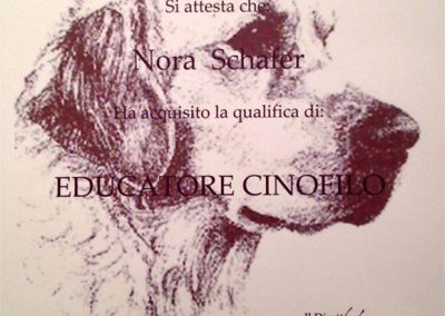 Attestato di qualifica di educatore cinofilo rilasciato da una scuola di formazione cinofila